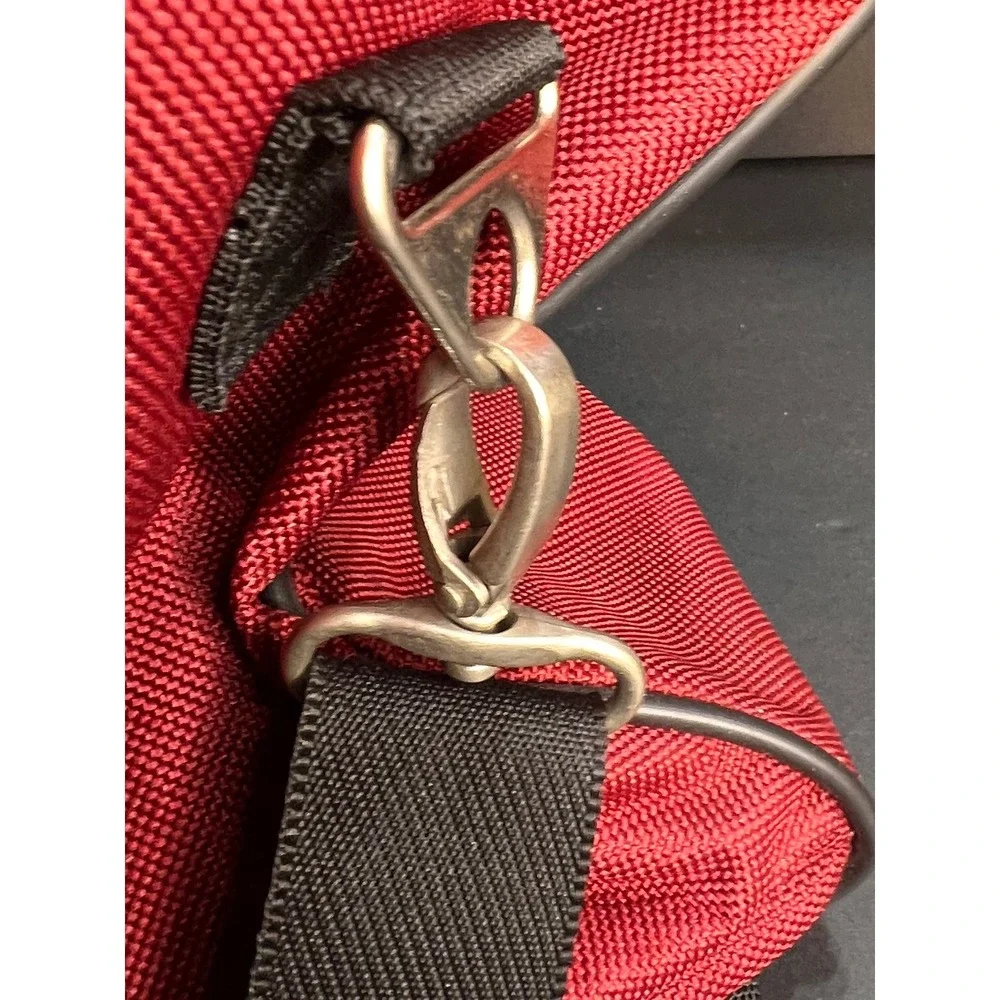 SwissGear Medium Duffle‎ Travel Bag Red Excellent Ballistic Nylon Utility